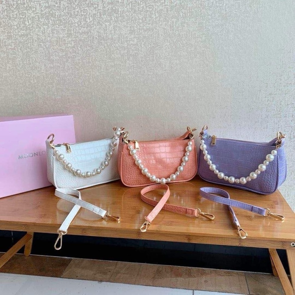 White Moonlowa Shoulder Bag with Pearl Straps💕